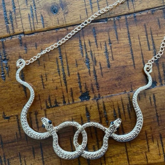 Auryn Gold Snakes Ouroboros Neverending Story Medusa Endless Knot Witch Necklace - Picture 15 of 15